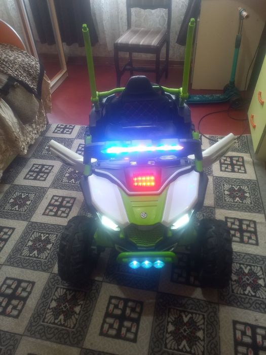 Продам детскую машинку баги на пульте управления