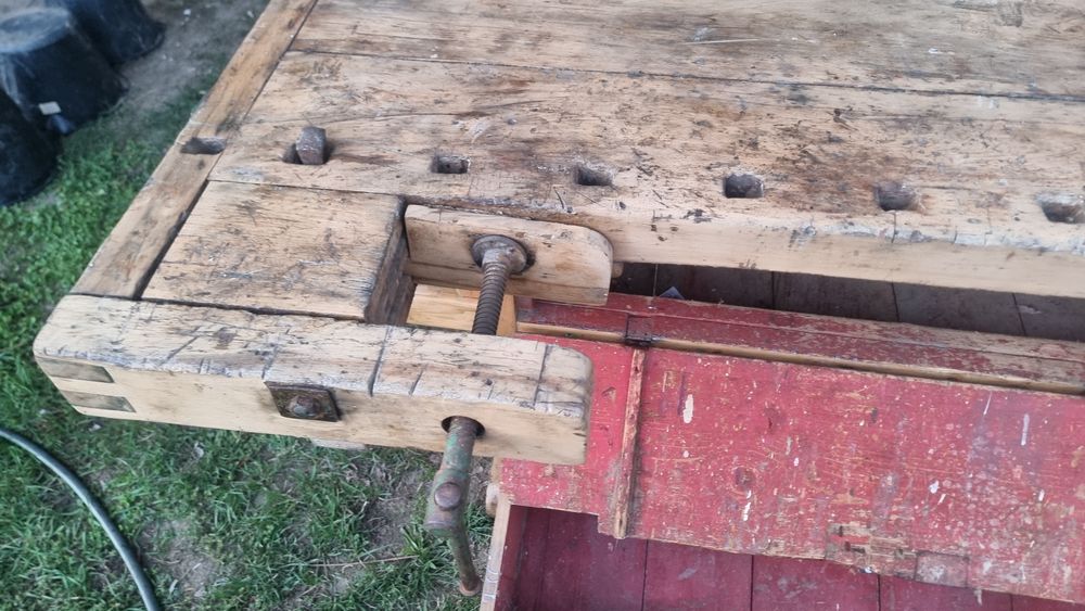 De vanzare masa de tamplarie veche, restaurata
Masă de tâmplărie aute