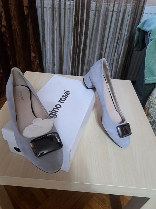 Vând pantofi dama eleganți piele intoarsa