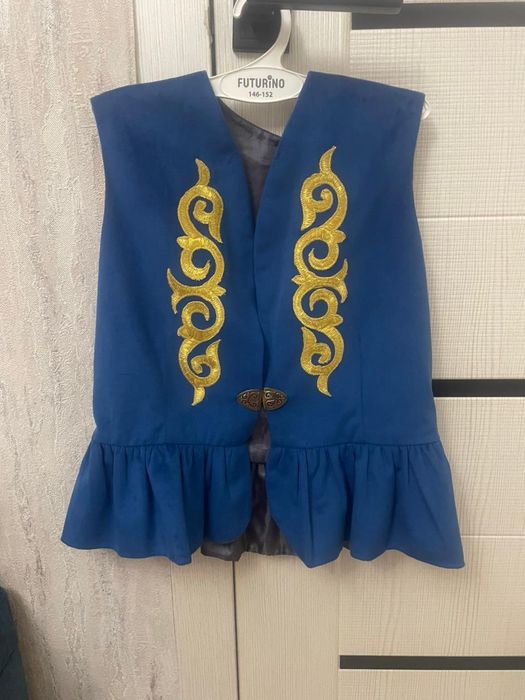 Продам национальный жилет для девочки