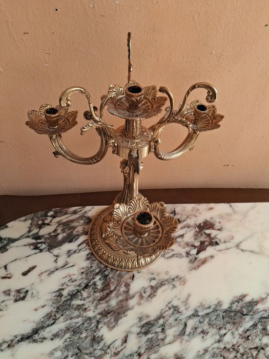 Красив   свещник