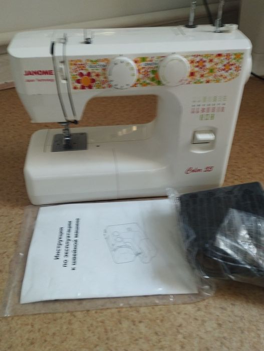 Швейная машина почти новая