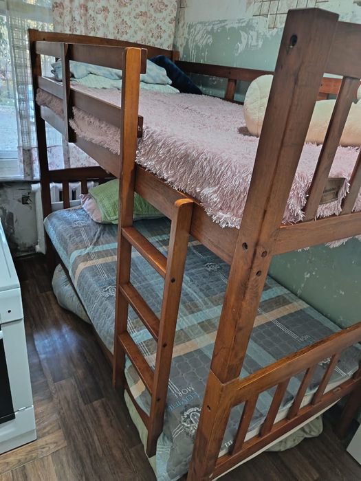 Продам двух яростную кровать