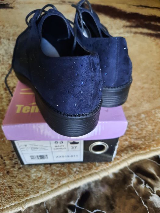 Дамски обувки с нисък ток