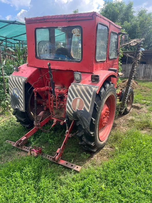 Vând tractor international cu utilaje