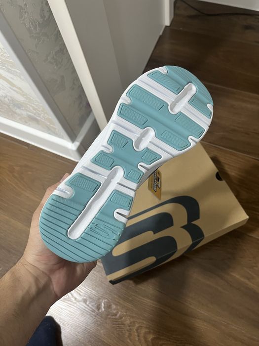 Женская обувь skechers кроссовки