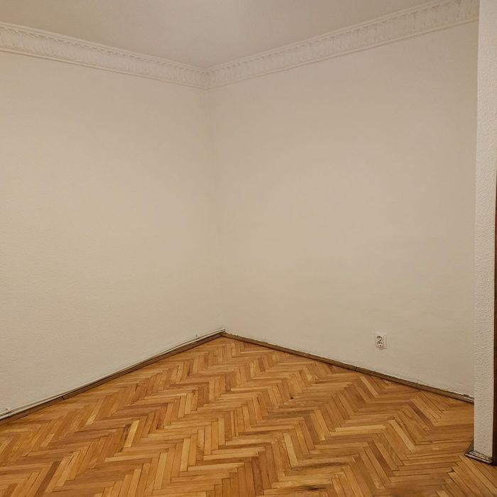 Inchiriez apartament 2 camere nemobilat