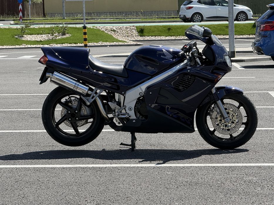 Honda vfr 750 F RC36