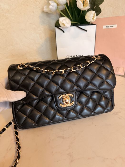 Дамска чанта Chanel Classic среден размер