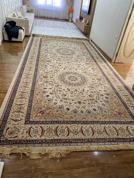 Продаётся Ковёр в хорошем состоянии