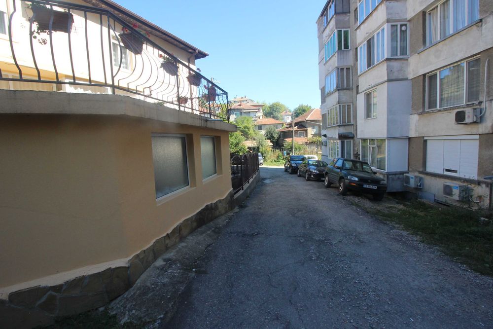 Къща с двор в кв. Шиваров мост, гр. Габрово