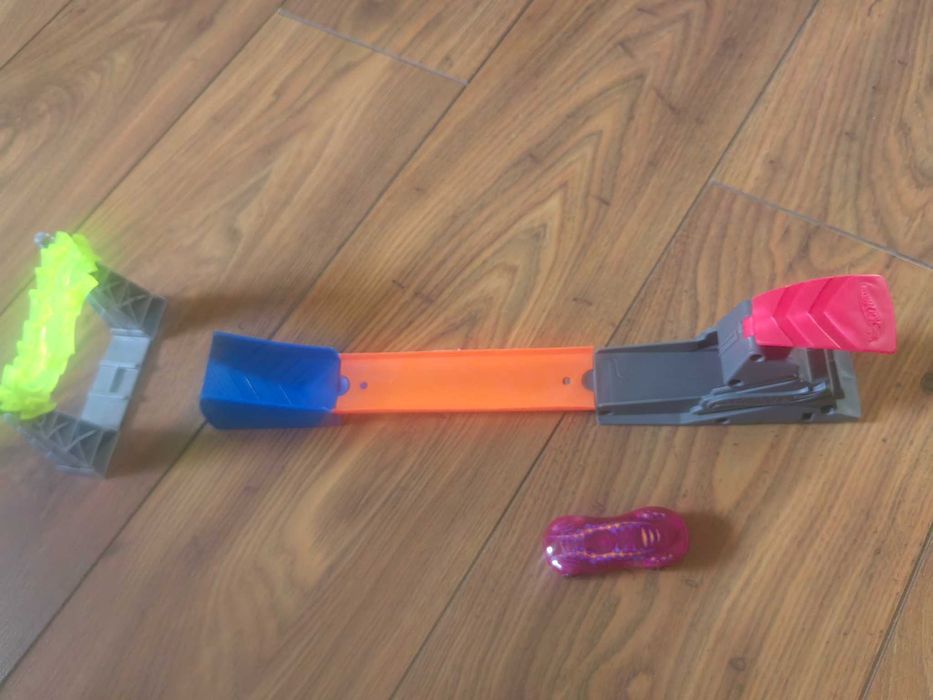 Masinute si piste hot wheels