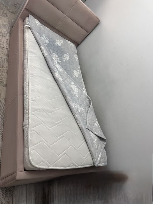 Продает  кравать