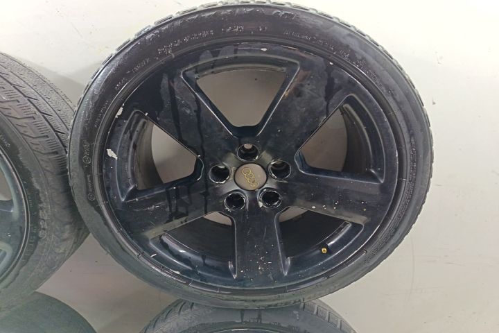 Set jante aliaj cu anvelope 225/40 R18 Iarna Greenlander 8.0Jx18H2 Et