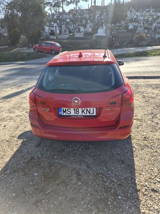 Opel astra J an 2012  motorină