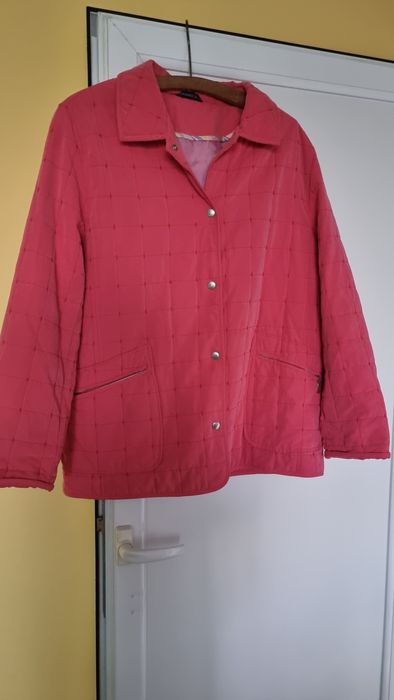 Продавам ново дамско яке