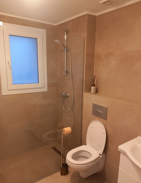 Direct proprietar | Vilă P+1+M în Cosmopolis | 4 camere, 3 băi, curte și 2 parcări