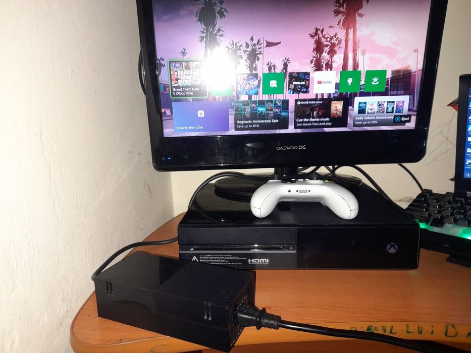 XBOX ONE perfect doar cu o zgarietura