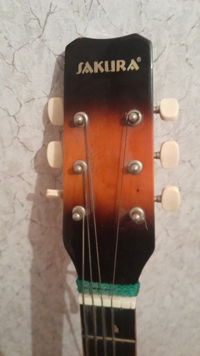 Продам гитару sakura SK-012BS
