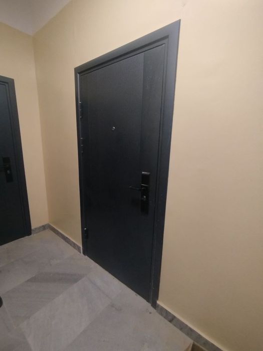 1 хоналик новостройка сотилади!!! Янгийул центирда.