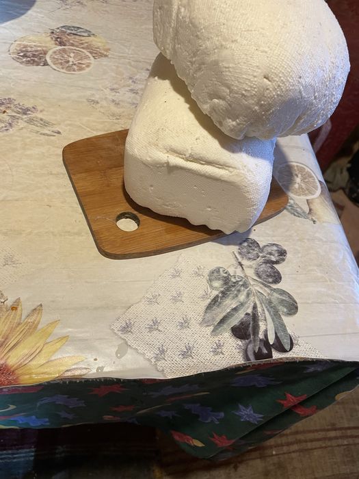 Brânza de vaca cu caprea 30 de lei kg