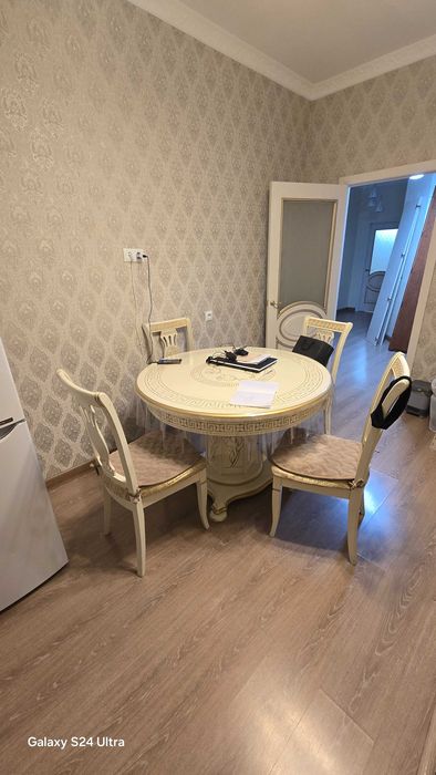 кухонный стол и стуля