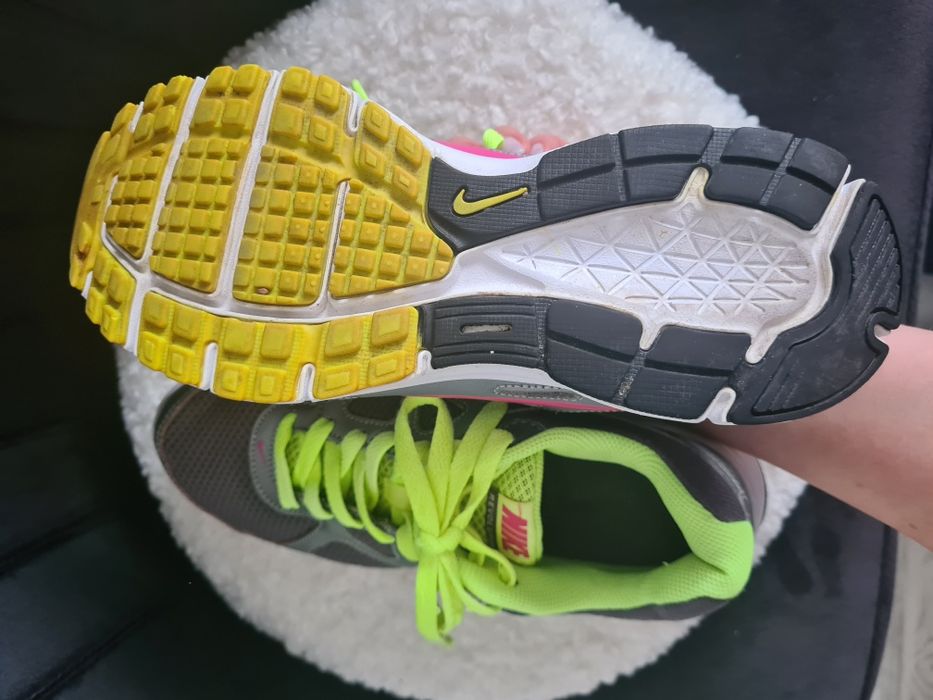 Дамски маратонки NIKE 38