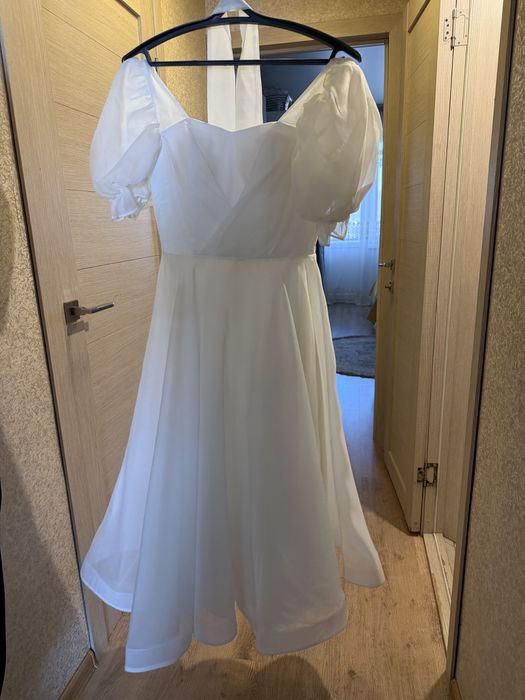 Продам белое платье