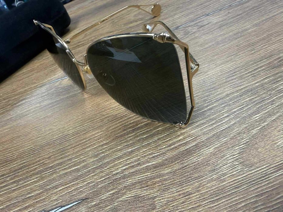 Продавам слънчеви очила,женски. GUCCI GG0252S/005