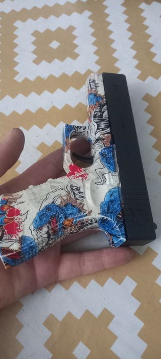 Два пистолета игрушечных