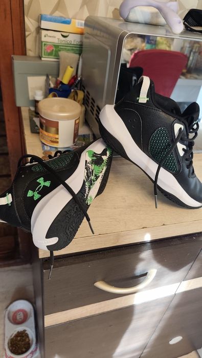 Adidași Under Armor 37.5
