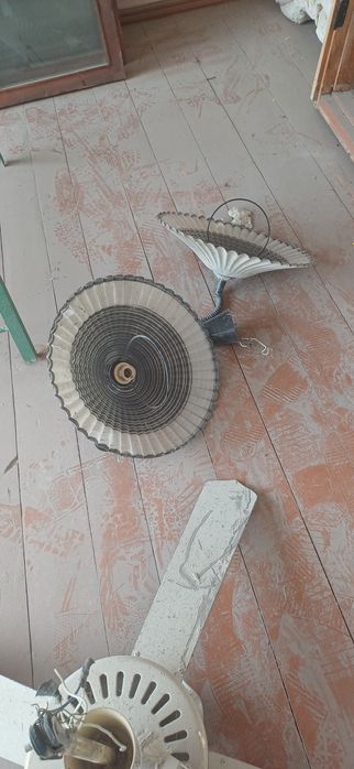 Хар хил турдаги люстралар сотилади, сифати ишлаш жараёни кафолатнади.