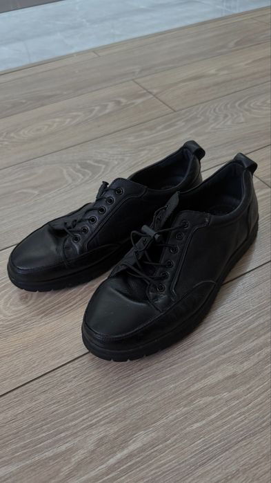 Продам мужские ботинки