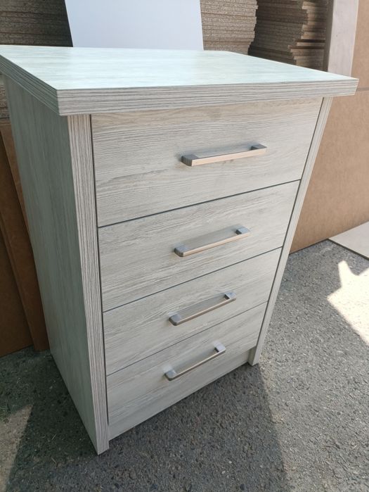 Komod kamod chestr dastafka besplatna razmer visata 94. Shirina  65. g