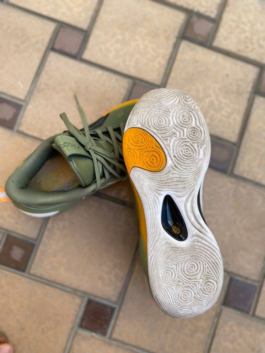 Почти новые баскетбольные кроссовки Li ning 41 размер