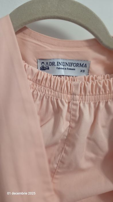 Vand 3 costume medicale