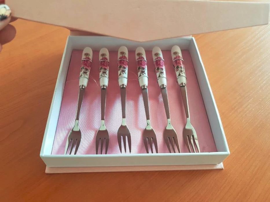 Изтънчени порцеланови лъжички и вилички!