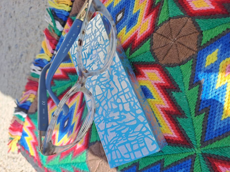 Продавам нови рамки GUESS