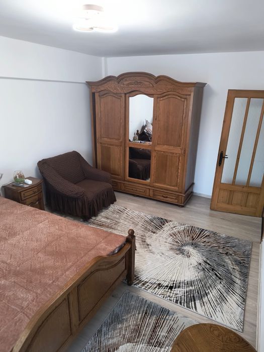 Inchiriez apartament  cu 2 dormitoare decomandate
