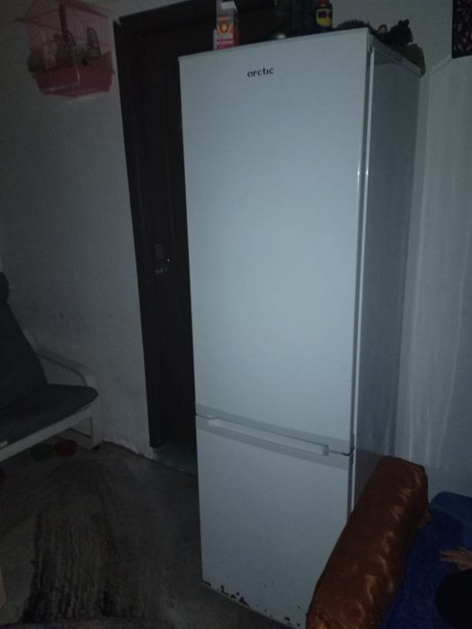 Vând frigider Artic