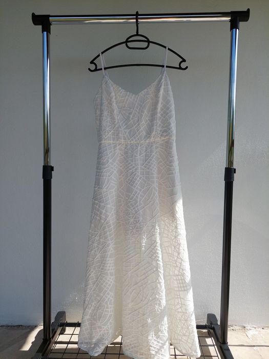 Бяла  елегантна рокля