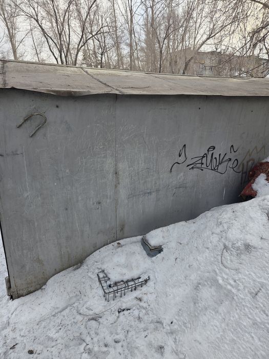 Металлический гараж.