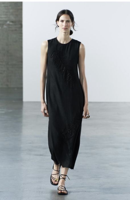 Rochie cu broderie si margele Zara