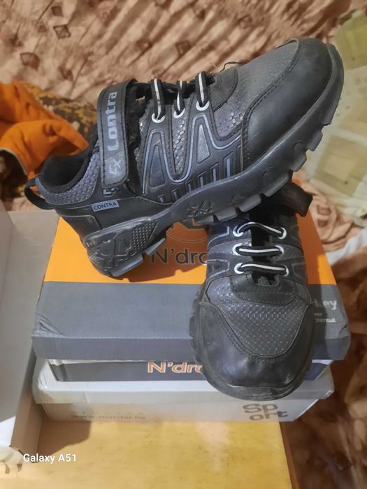 Продавам детски обувки