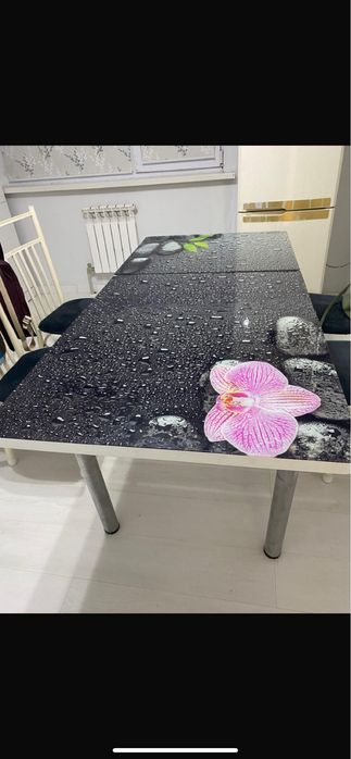 Продам 2 Стола черный коричневый