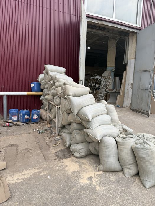 Дрова бесплатно опилки в мешках