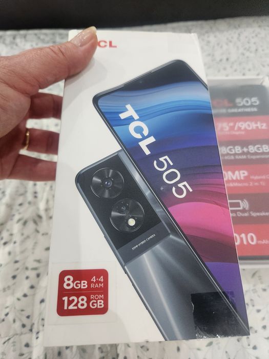 Чисто нов телефон TCL 505