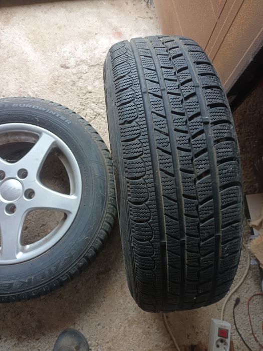 Vând sau schimb cu alte