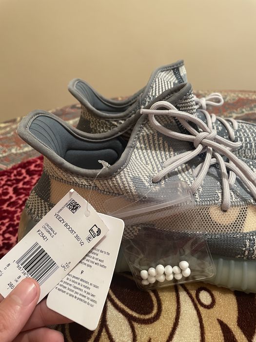 Adidas Yeezy Boost 350 V2 în nuanța "Israfil"