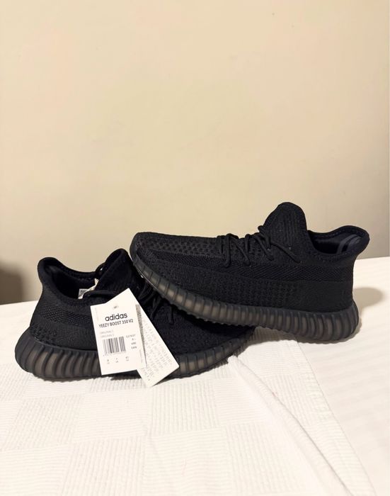 Vand adidasi yeezy
